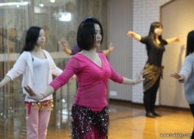 南 京 黄 丽 舞 蹈 国 际 艺 术 中 心