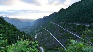 中国最惊险的6条盘山公路，其中一个拥有99道弯，你敢去吗？